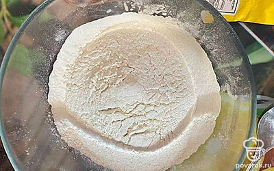 Возьмите муку. 