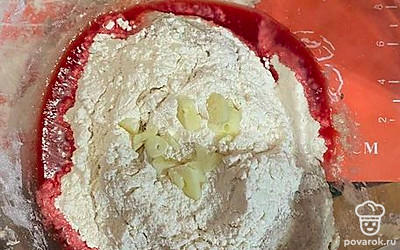 Добавьте чеснок. 