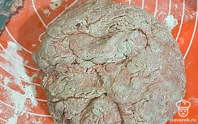 Замесите тесто.