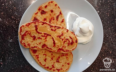 Лучше всего картофельные лепешки подавать со сметаной, приятного аппетита!