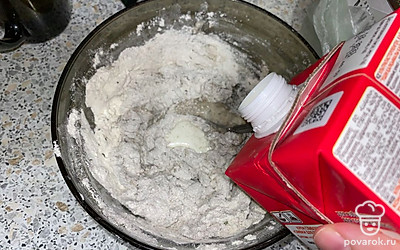 Добавляем немного сливок.