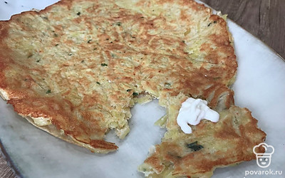 Подавайте со сметаной.