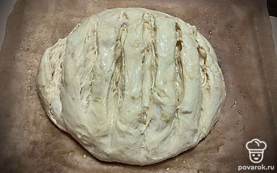 Сделать небольшие разрезы и смазать всю поверхность растительным маслом. Выпекать при 180 градусах 35-40 минут.