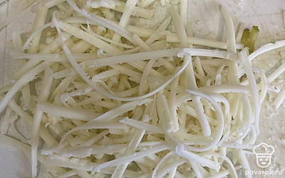 Натираем сыр.