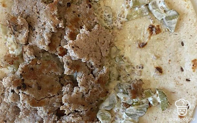 Добавляем фарш.