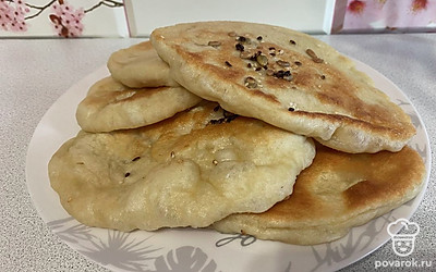 Подавайте лепешки горячими. Приятного аппетита!