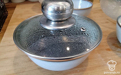 Оставьте под крышкой на 20-30 минут.