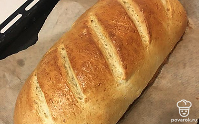 Достаньте хлеб из духовки, дайте ему остыть в течение минут 30-40 под полотенцем и можно угощаться. Вы точно будете в восторге от этого хлебушка.