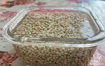Промыть, затем замочить на 3 часа гречку.