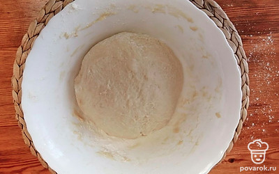 Убираем тесто в теплое место на 1 час. 