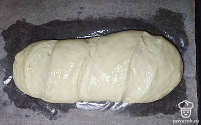 Смазываем желтком и выпекаем в разогретой до 180 градусов духовке минут 20-25.