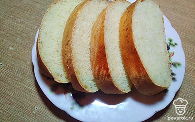 Нарезаем небольшими ломтиками и подаём к столу. Приятного аппетита!