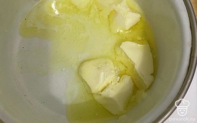 Растопите сливочное масло.