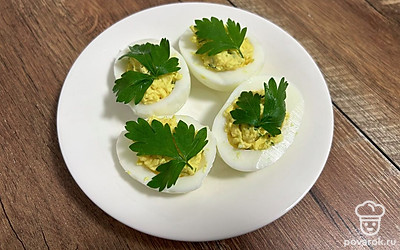 Перед подачей рекомендую украсить веточками петрушки. Приятного аппетита!