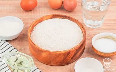 Подготовьте все ингредиенты и выложите их на стол для удобства.