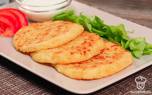 Лепешки с чесноком — Рецепт с фото