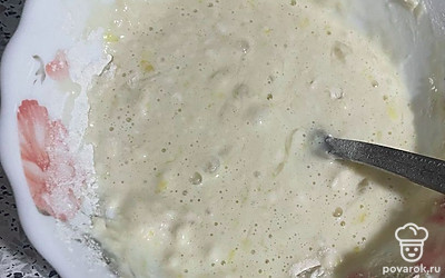 Перемешивайте, разбивая комочки.