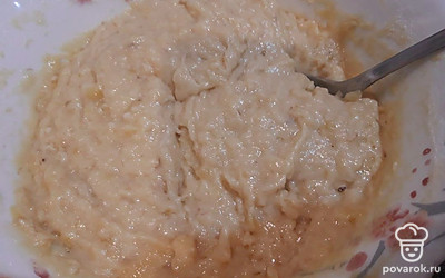 Получится тягучее и клейкое тесто.