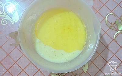 Влейте растительное масло. 