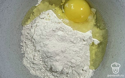 Вбейте яйцо.