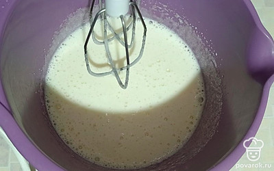 Хорошо взбейте до пены.