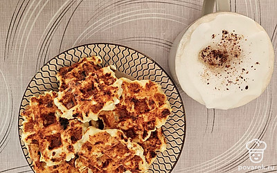 Подавайте вафли сразу после приготовления с чашечкой ароматного кофе или чая. 