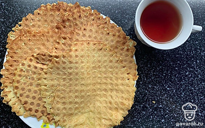 Подать с чаем.