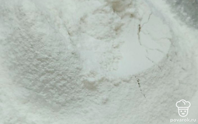 Просейте муку.