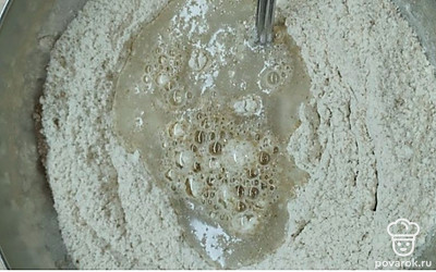 Все перемешайте и долейте воды. 