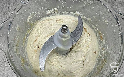 Получившуюся массу оставьте на 5 минут. 