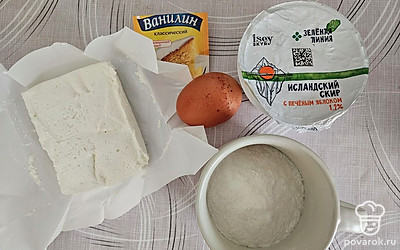 Подготовьте все ингредиенты. Разогрейте вафельницу. 