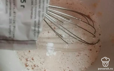 Добавьте ванилин. Все перемешайте.