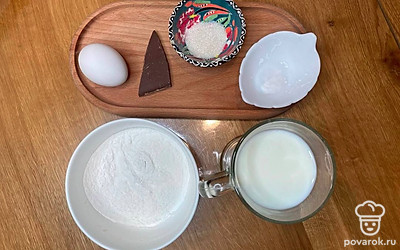 Подготовьте все ингредиенты. Кефир должен быть комнатной температуры.