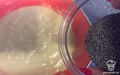 Всыпьте мак.