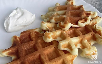 Подавайте со сметаной.