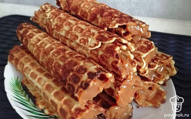 Вафельные трубочки со сгущенкой — Рецепт с фото