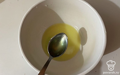 К сливочному маслу добавьте растительное. 