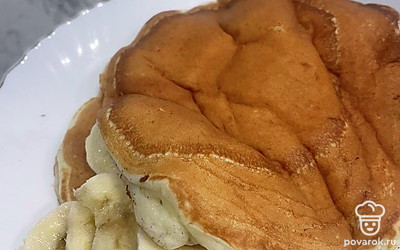 Подавайте вафли лучше всего горячими, пока сохраняется пышность.