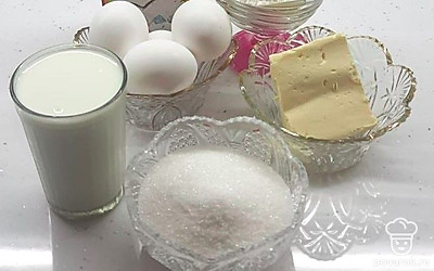 Подготовьте все необходимые ингредиенты: яйца, сахар, кефир, сливочное масло, муку, соду.