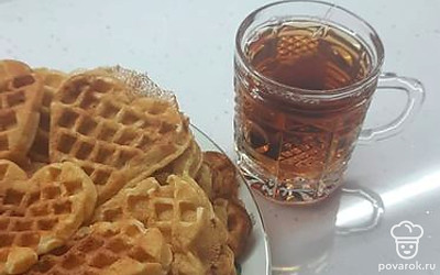 Получаются очень пышные, нежные и ароматные вафли. Подавайте с чаем или другим напитком, который любите.