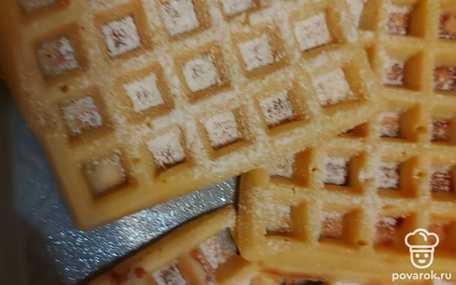 Венские вафли без молока с сахарной пудрой — Рецепт с фото