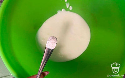 В кефир добавьте соду и оставьте, чтобы она загасилась. 