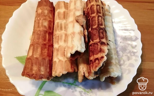 Вафли без сливочного масла с вареной сгущенкой — Рецепт с фото