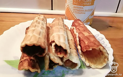 Вафли с варенкой готовы. 