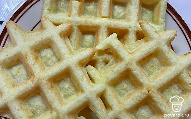 Простые вафли с сыром на завтрак — Рецепт с фото