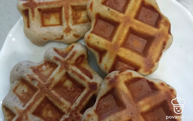 Банановые вафли из рисовой муки на завтрак — Рецепт с фото