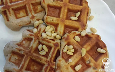 Можно украсить ягодами, вареньем или сметаной. 