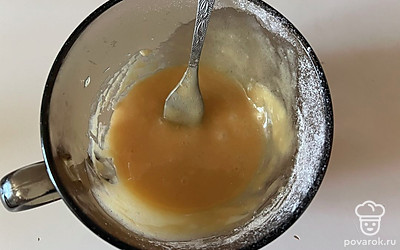 Замешайте масляное тесто без комочков муки. 