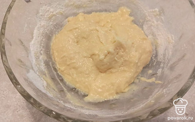 Замешиваем тесто.