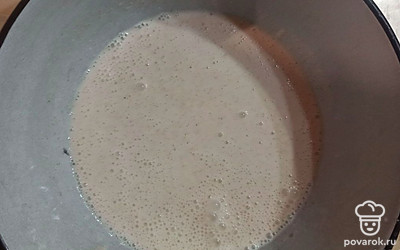 Взбить яйца с сахаром.